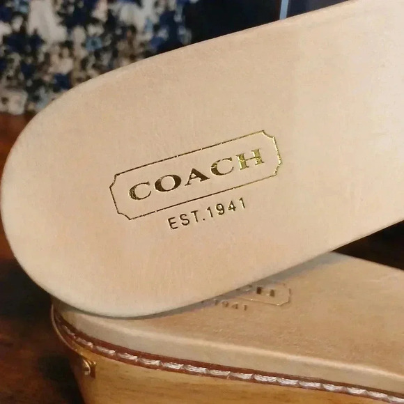 AUTHENTIC COACH LARGE C SIGNATURE BROWN/TAN KITTEN HEEL WOMEN'S 7.5 - Picture 4 of 12